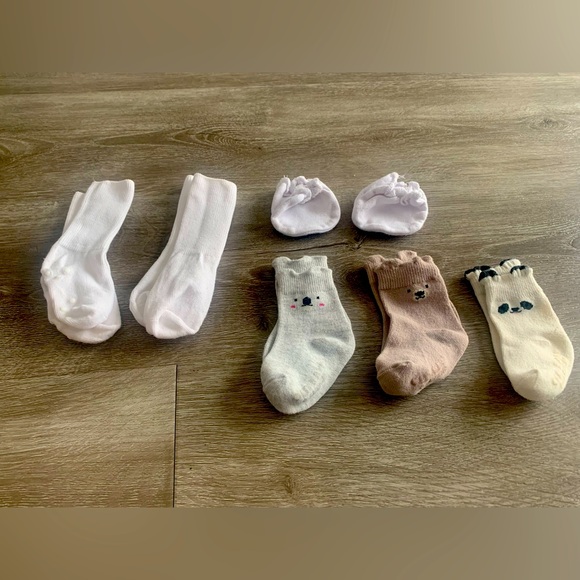 🛍️3 for $20🛍️ 6pairs infant Socks 2pairs infant scratch mittens - Picture 1 of 4